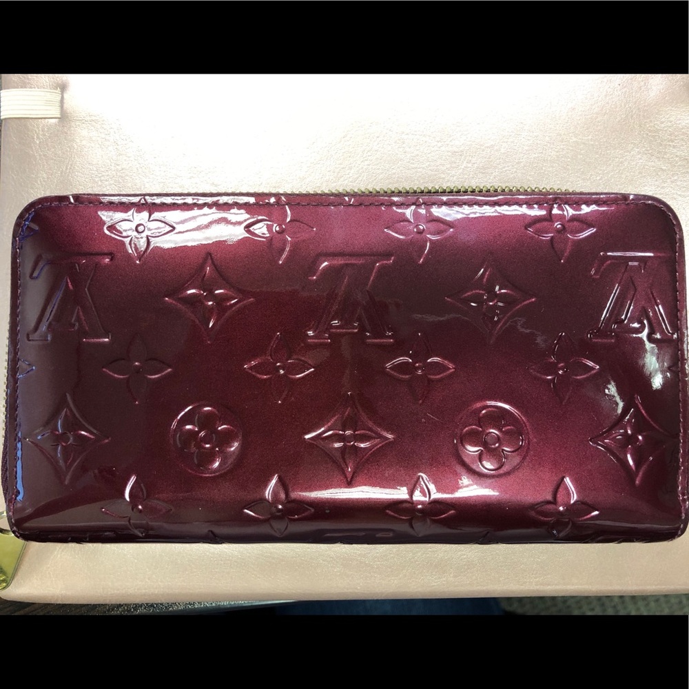 SOLD Louis Vuitton Ziparound Vernis Wallet Large